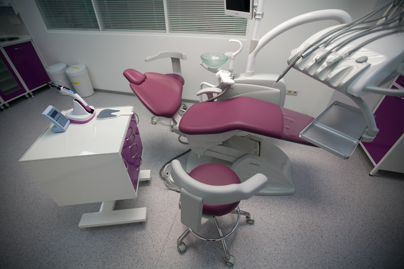 Фото стоматологии Дентал Люкс. Фотографии стоматологических кабинетов и оборудования для лечения зубов