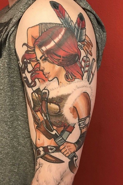 татуировка мужская на плече девушка НСК